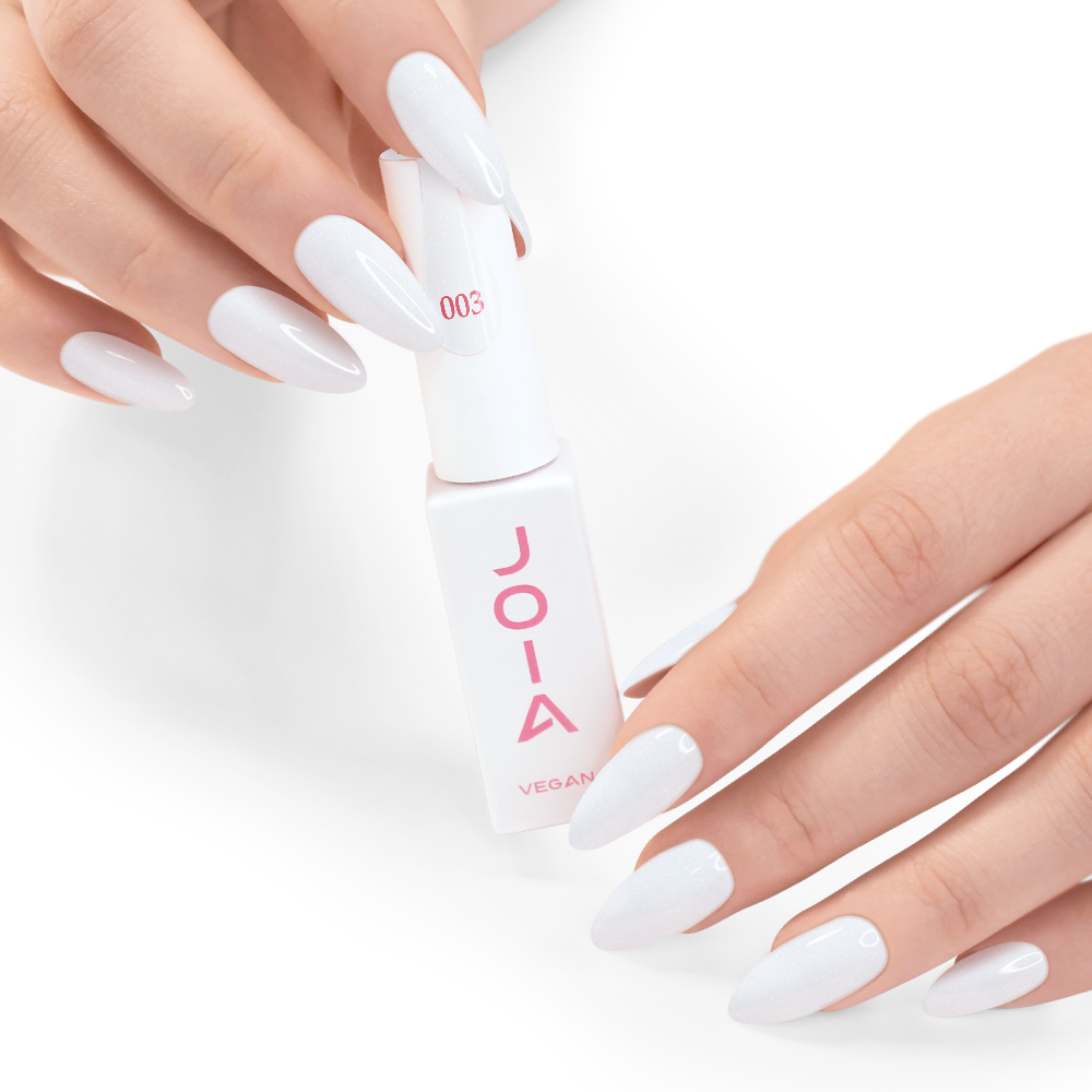 Гел лак 003 JOIA vegan, 6 ml – шишенцето в ръка