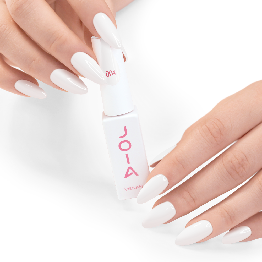 Гел лак 004 JOIA vegan, 6 ml – шишенцето в ръка