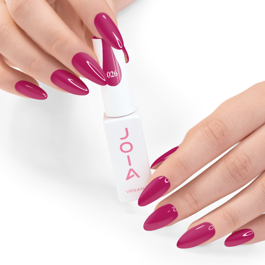 Гел лак 026 JOIA vegan, 6 ml – шишенцето в ръка