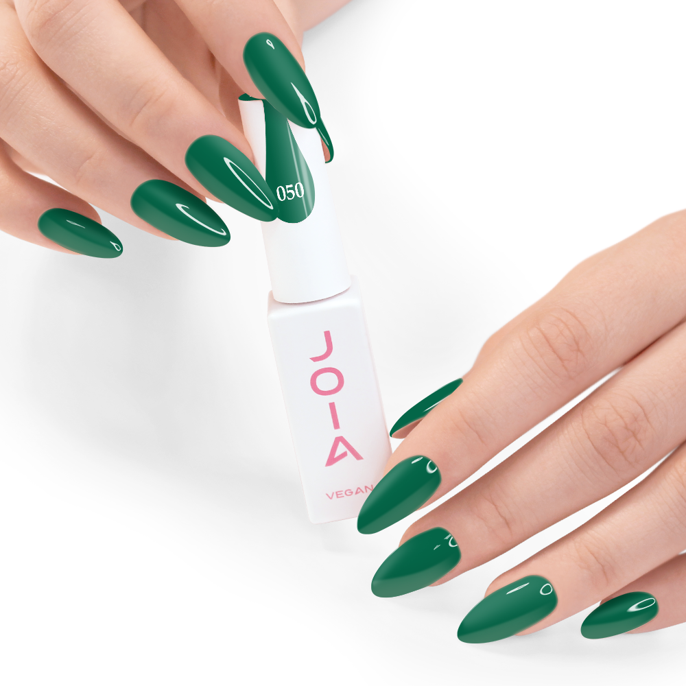 Гел лак 050 JOIA vegan, 6 ml – шишенцето в ръка