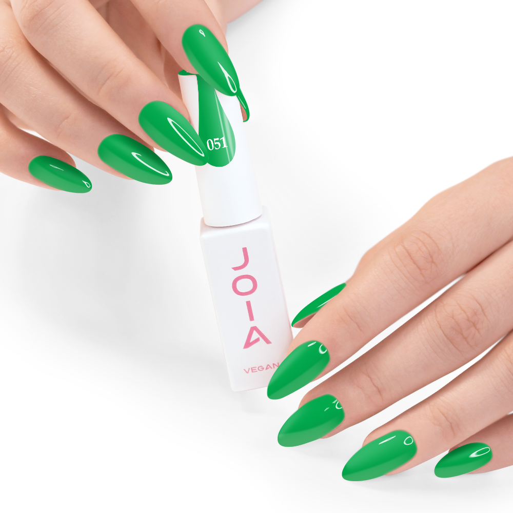 Гел лак 051 JOIA vegan, 6 ml – шишенцето в ръка