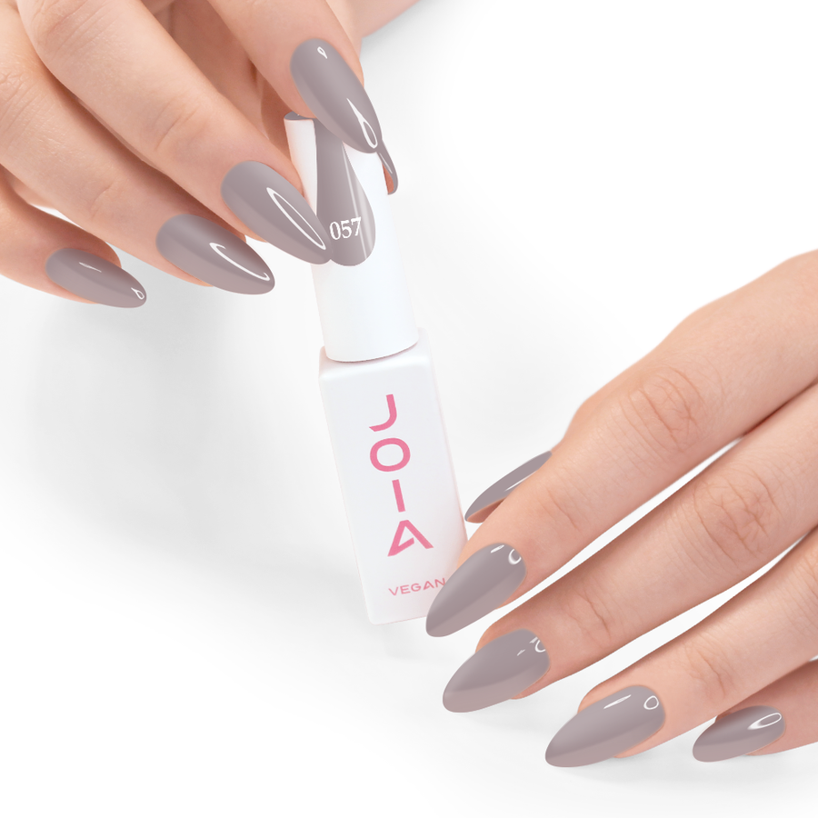 Гел лак 057 JOIA vegan, 6 ml – шишенцето в ръка