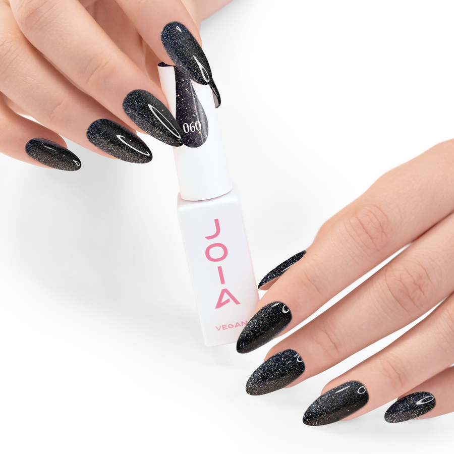 Гел лак 060 JOIA vegan, 6 ml – шишенцето в ръка
