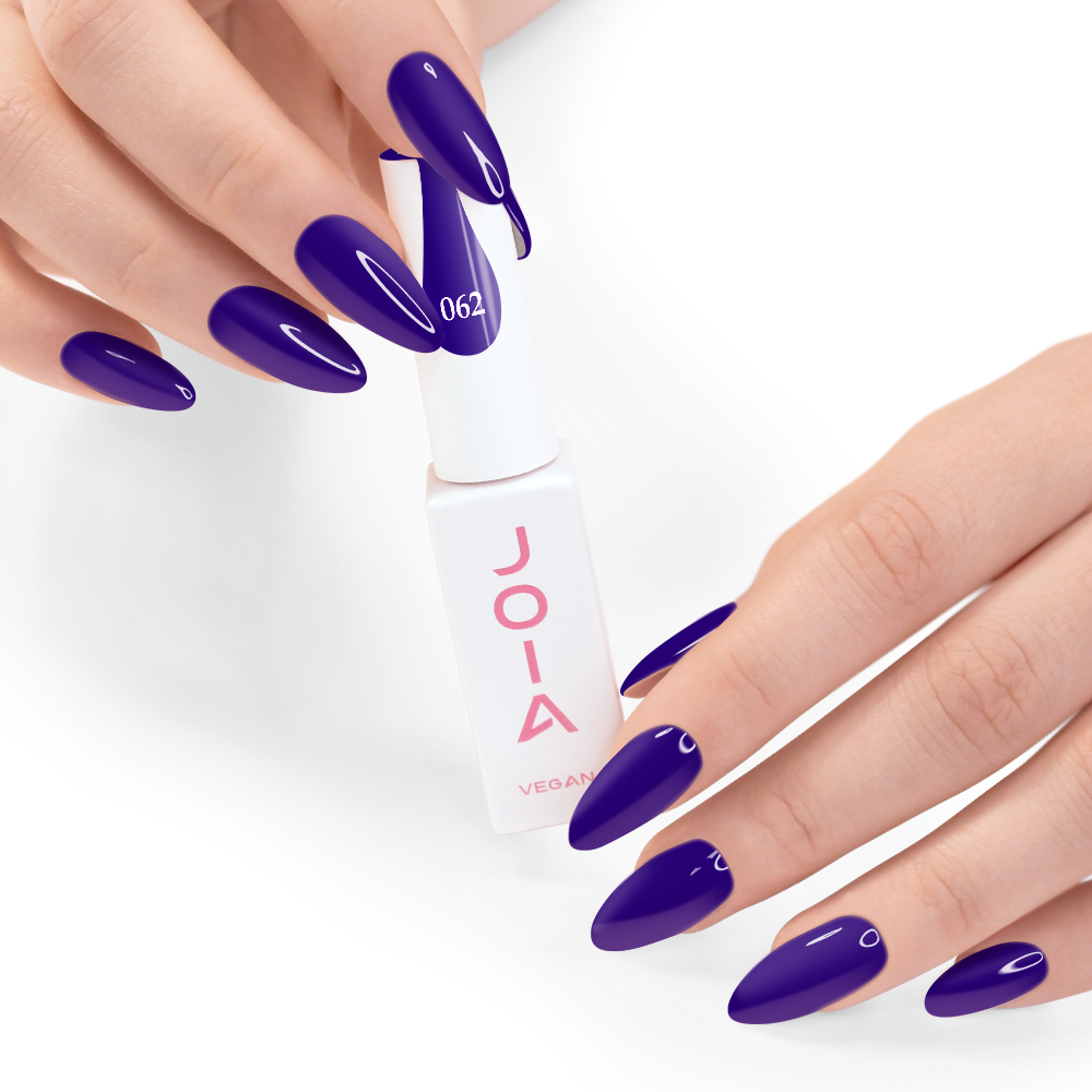 Гел лак 062 JOIA vegan, 6 ml – шишенцето в ръка