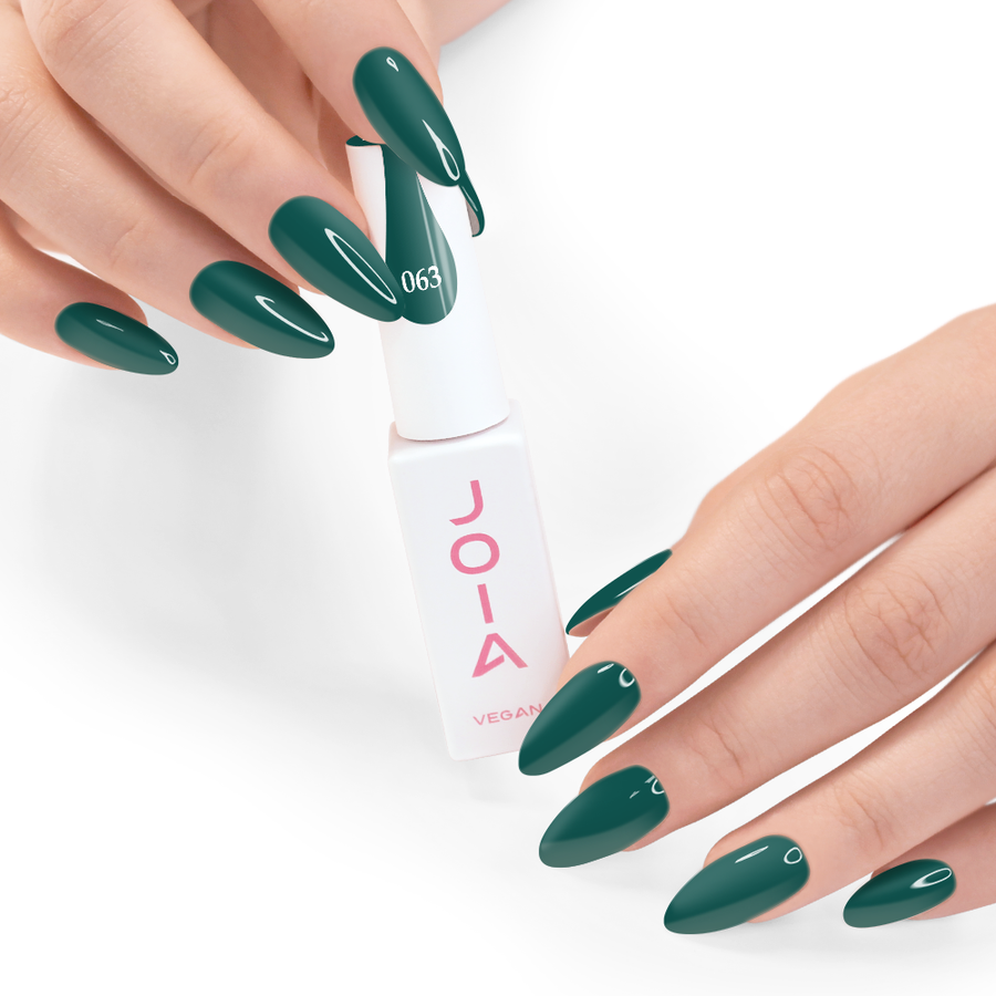 Гел лак 063 JOIA vegan, 6 ml – шишенцето в ръка
