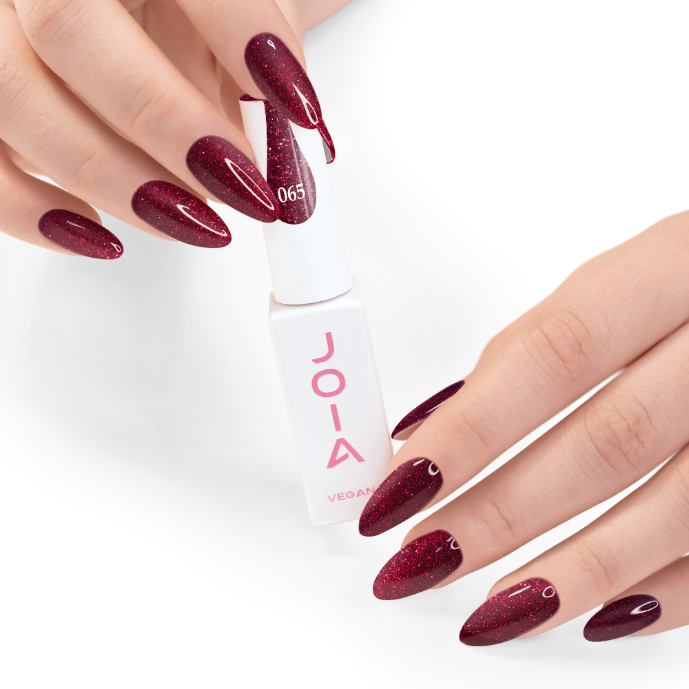 Гел лак 065 JOIA vegan, 6 ml – шишенцето в ръка