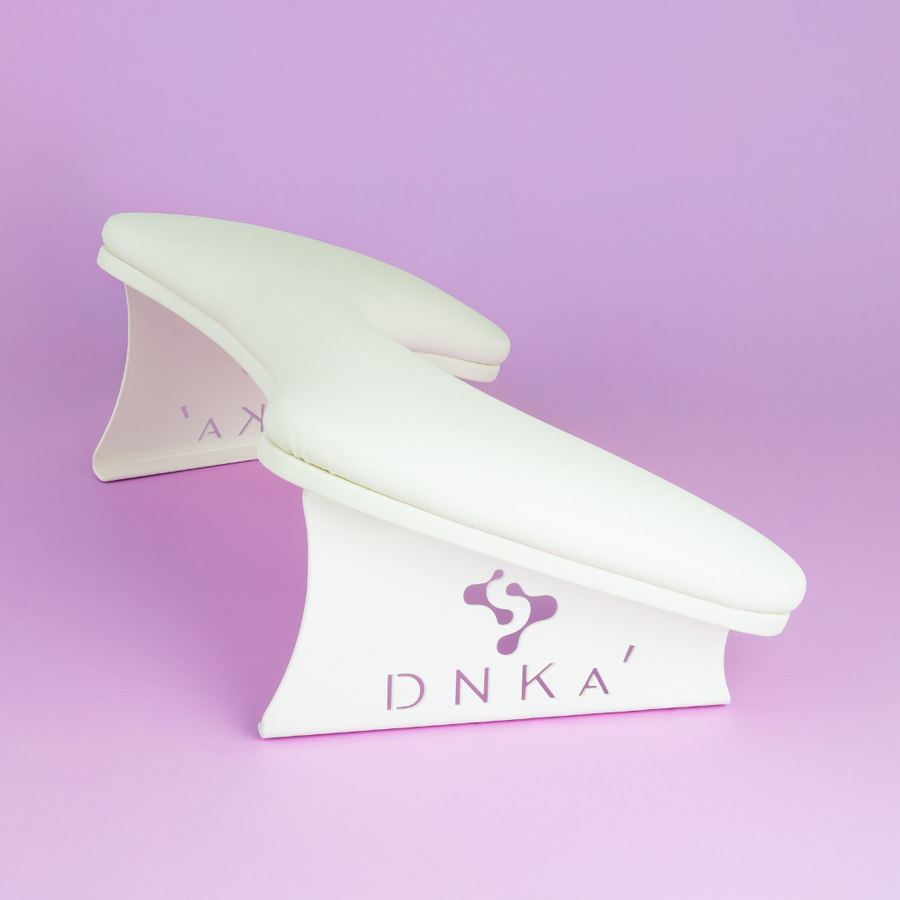 Анатомична поставка за ръка за маникюр „DNKa“, бяла – аксесоари от DNKa