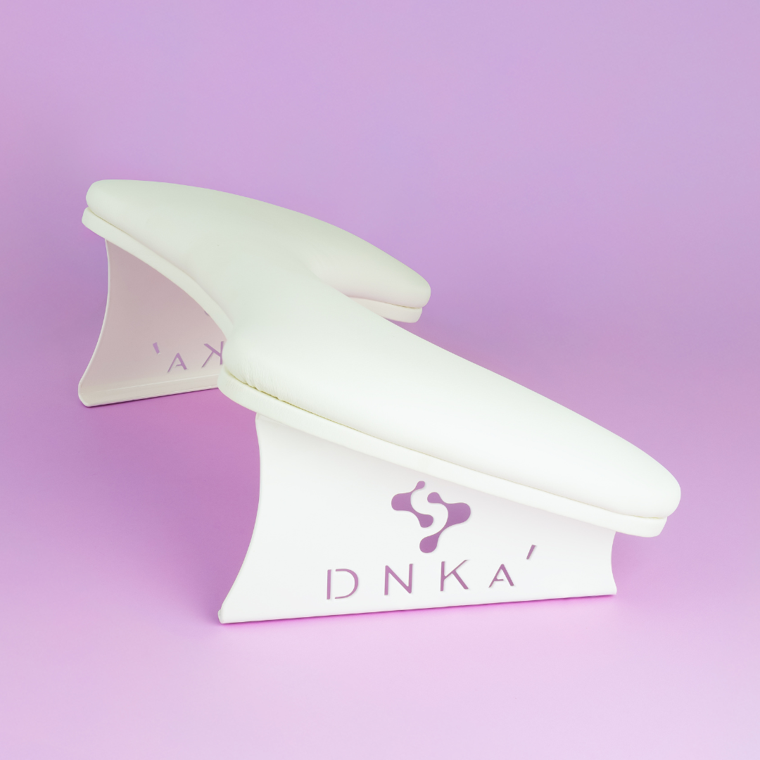 Анатомична поставка за ръка за маникюр „DNKa“, бяла